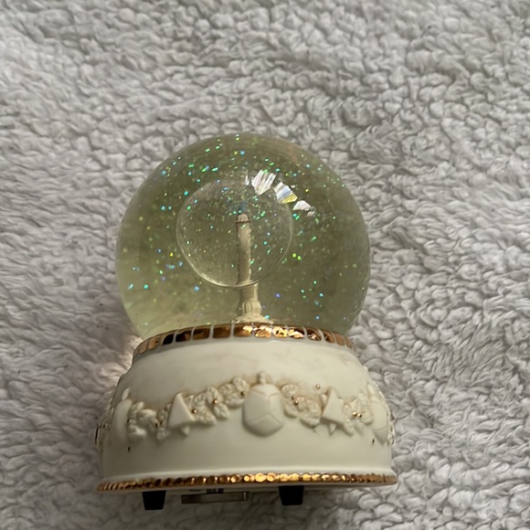 San Francisco Music Box Co. Vintage Hanukkah Snow Globe - Picture 6 of 9